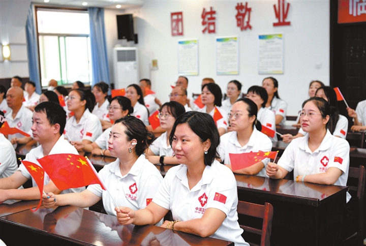 臨汾全市各界干部群眾收聽收看紀(jì)念中國人民抗日戰(zhàn)爭暨世界反法西斯戰(zhàn)爭勝利80周年大會直播